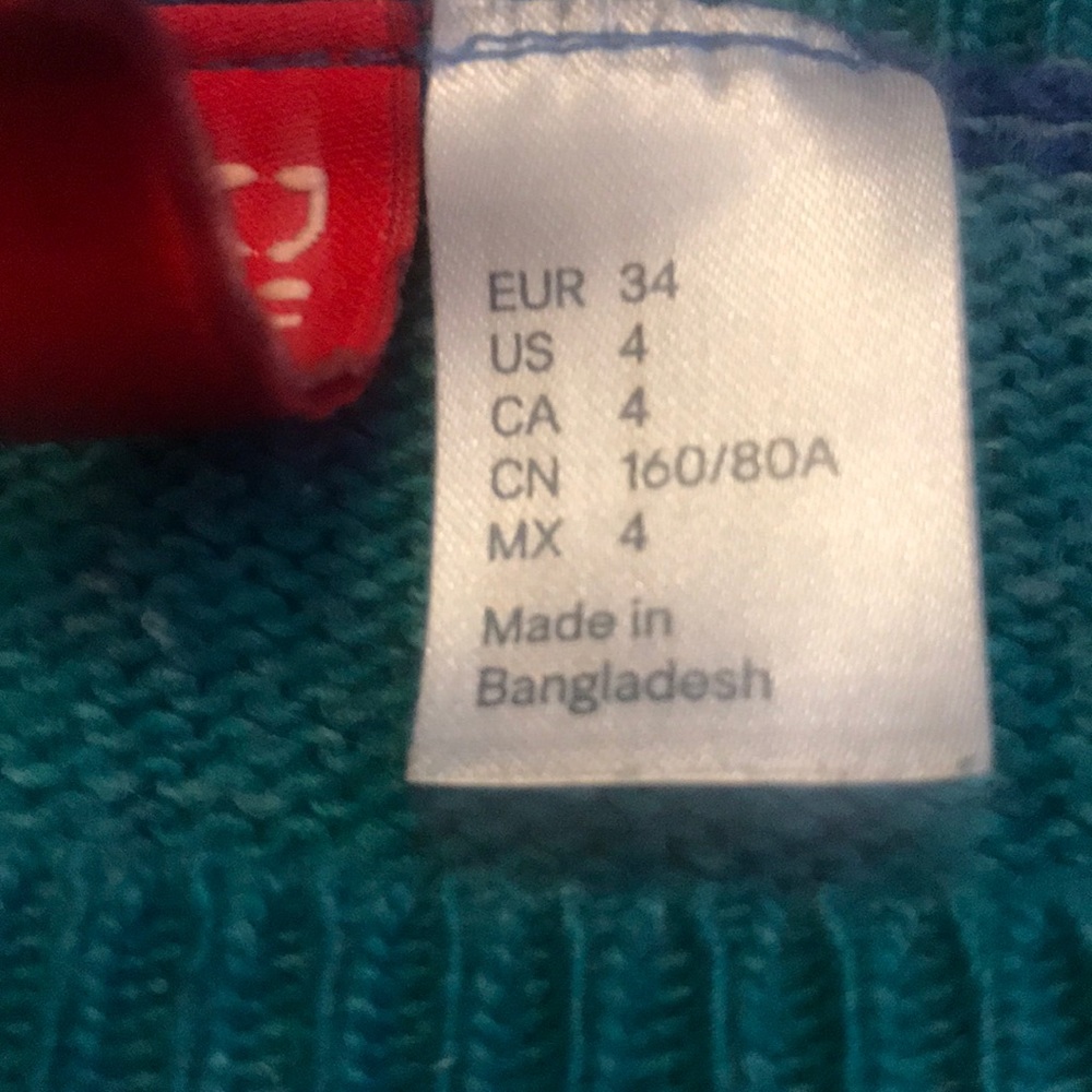 💥4/$14 H&M Sweater - Picture 2 of 2